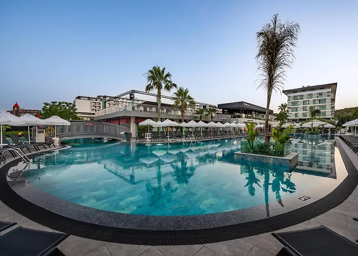 Alanya Hotels with Tennis Court